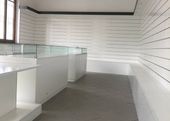 Attività Commerciale Via Barbantini, Lucca (zona Arancio) - foto 2