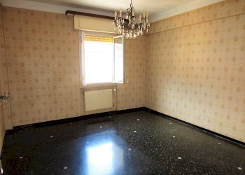 Camera da letto - Three-room apartment via Circonvallazione, Campomorone - photo 8