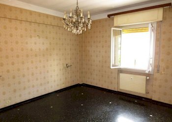 Camera da letto - Three-room apartment via Circonvallazione, Campomorone - photo 9