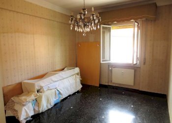 Camera da letto - Three-room apartment via Circonvallazione, Campomorone - photo 10