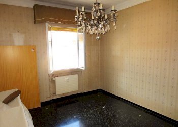 Camera da letto - Three-room apartment via Circonvallazione, Campomorone - photo 11