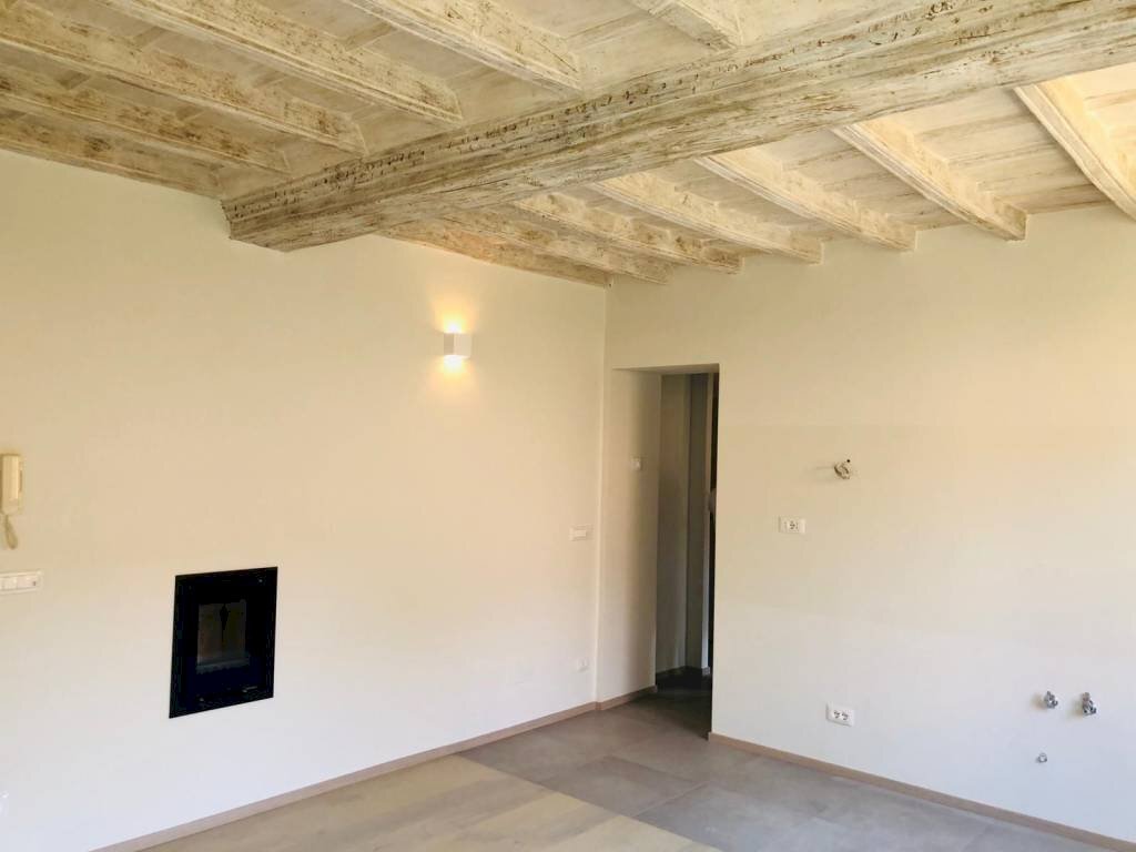 Stanza non arredata - Bilocale via Po, 5, Torino (zona Centro) - foto 2