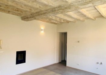 Stanza non arredata - Bilocale via Po, 5, Torino (zona Centro) - foto 2