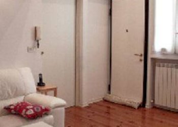 Bilocale Via Santo Stefano 84, Bologna (zona Centro Storico) - foto 2