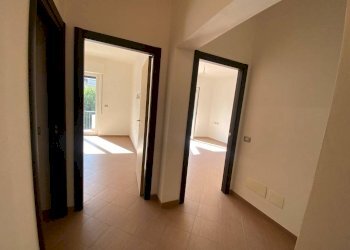 accessi al soggiorno e camera su via Marconi - Appartamento via Guglielmo Marconi, 29, Cengio - foto 5