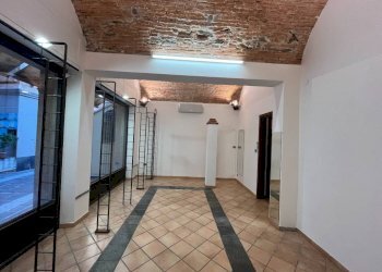 Interno non residenziale - Negozio via Giuseppe Mazzini, 19, Spotorno - foto 1