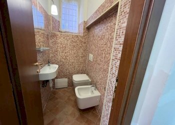 Bagno - Negozio via Giuseppe Mazzini, 19, Spotorno - foto 4