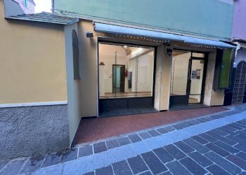 Facciata - Negozio via Giuseppe Mazzini, 19, Spotorno - foto 9