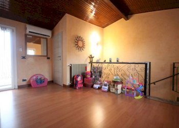 disimpegno - Four-room apartment via San Sinforiano, San Biagio della Cima - photo 11