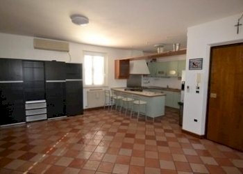 Living.JPG - Locale Commerciale Monteprandone - foto 7