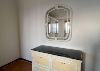 Stanza arredata - Bilocale Bagnolo Piemonte - foto 3