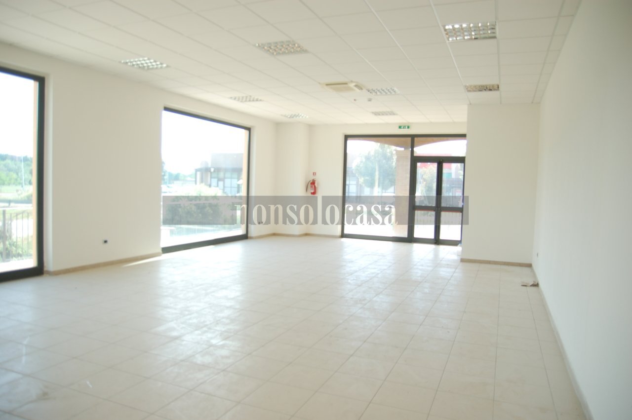 AREA VENDITA - Locale Commerciale Via dell'Osteria, Collazzone - foto 1