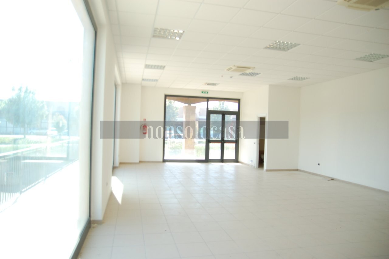 AREA VENDITA - Locale Commerciale Via dell'Osteria, Collazzone - foto 2