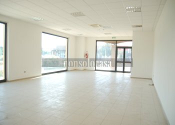 AREA VENDITA - Locale Commerciale Via dell'Osteria, Collazzone - foto 1