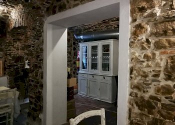 12.jpg - Commercial Premises Sarzana - photo 9