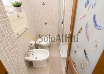 Bagno - One-room apartment Via Giuseppe Bonito, Napoli (neighborhood Vomero) - photo 9