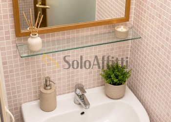 Bagno - One-room apartment Via Giuseppe Bonito, Napoli (neighborhood Vomero) - photo 10