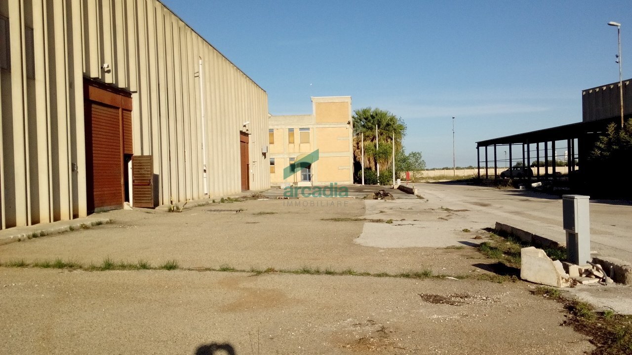 Parte scoperta sul fronte - Locale Commerciale SP231 KM 3, 800, Modugno - foto 2