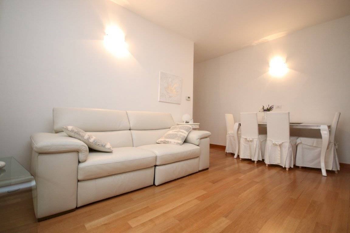 zona giorno - Three-room apartment piazza Michele Ferrero, Alba - photo 2