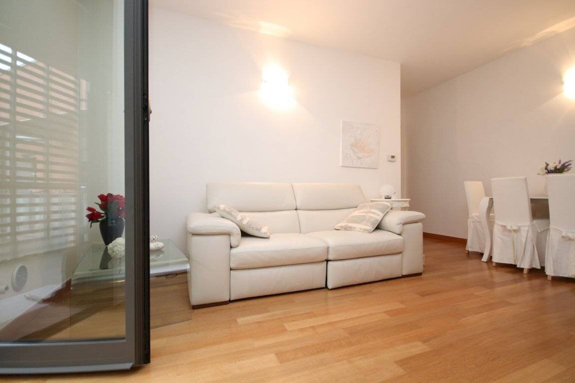 zona giorno - Three-room apartment piazza Michele Ferrero, Alba - photo 3