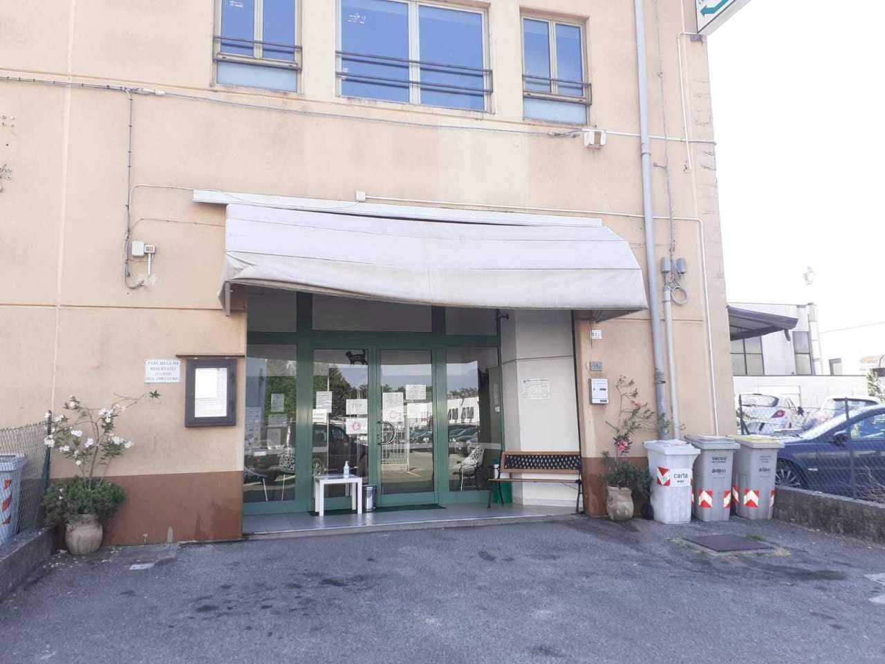 esterno1.jpg - Locale Commerciale Sarzana - foto 3