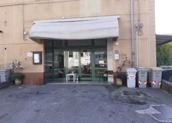 esterno.jpg - Commercial Premises Sarzana - photo 1