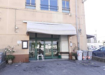 esterno1.jpg - Commercial Premises Sarzana - photo 3