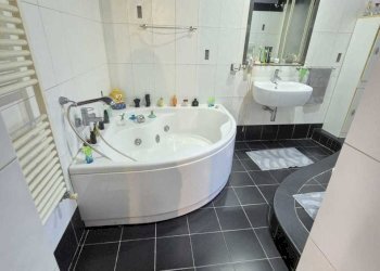 WhatsApp Image 2025-05-12 at 13.13.21.jpeg - Quadrilocale La Spezia - foto 10