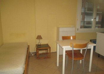 Stanza arredata - Monolocale via delle Longure, Brescia - foto 12