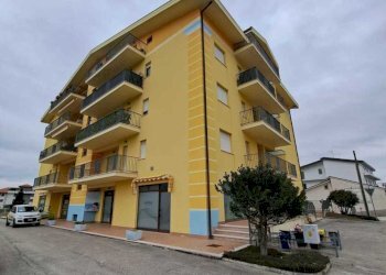 2d4d80cc-5185-44fa-a51b-b0ab17c1858b.jpg - Locale Commerciale SELVA DI ALTINO, Altino - foto 1