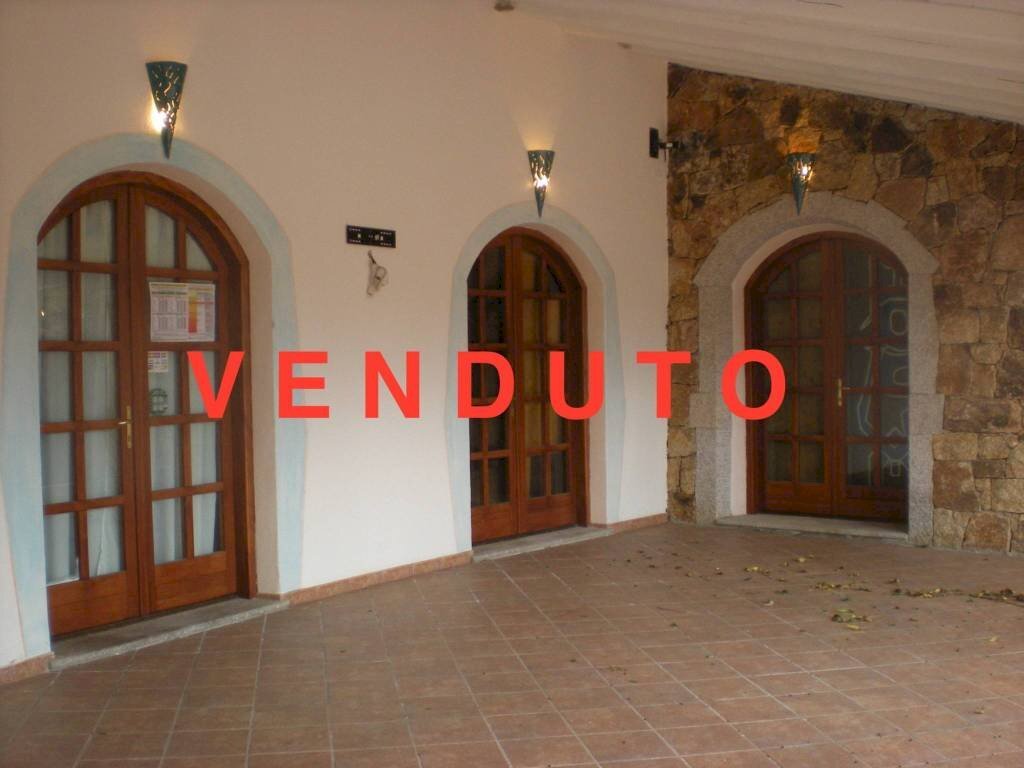 Facciata - Negozio via La Suaredda di Supra, San Teodoro - foto 1