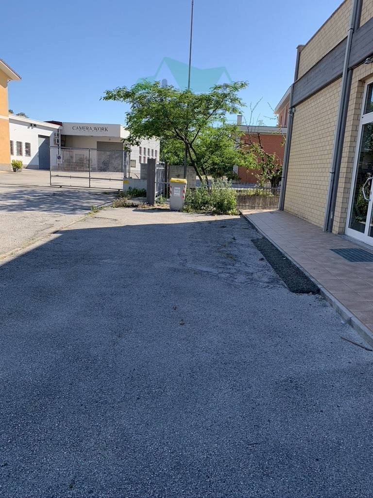 Locale Commerciale DON MINZONI, Jesi - foto 1