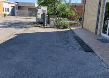 Locale Commerciale DON MINZONI, Jesi - foto 1