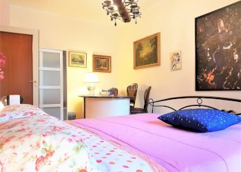 CAMERA MATRIMONIALE + ANGOLO STUDIO - Bilocale Via Amerigo Vespucci, Napoli - foto 9