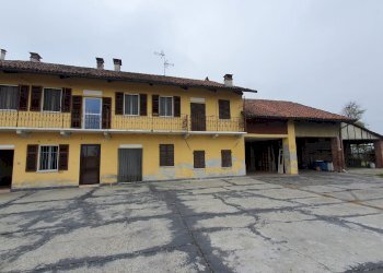 Casale strada San Grisante, frazione San Grisante, Crescentino - foto 1