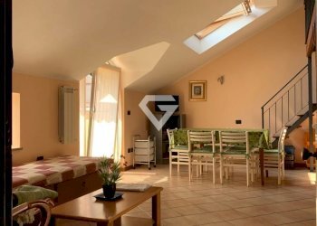 2.jpg - Four-room apartment Piazza Massena, Loano - photo 2