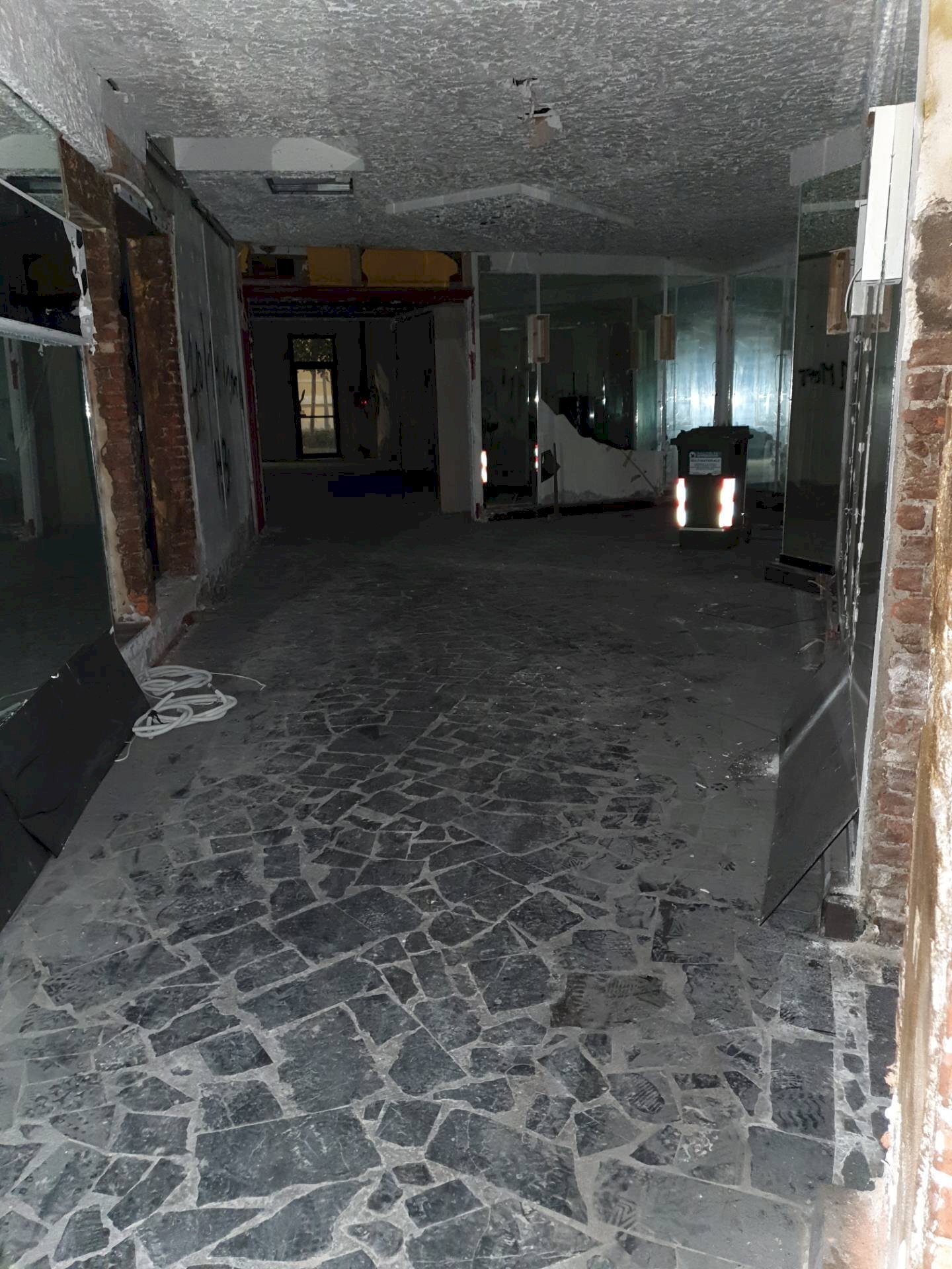 Attività Commerciale Viale Castracani, Lucca - foto 2