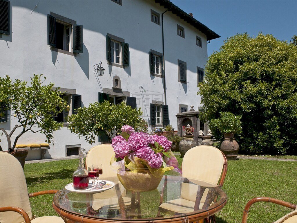 villa antica piscina colline lucchesi vendesi..jpg - Villa Viale Umberto I 148, Bagni di Lucca - photo 3
