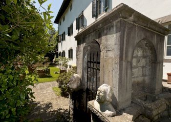 villa antica piscina colline lucchesi vendesi.jpg - Villa Viale Umberto I 148, Bagni di Lucca - foto 2