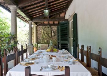 villa antica piscina colline lucchesi vendesi..jpg - Villa Viale Umberto I 148, Bagni di Lucca - foto 5