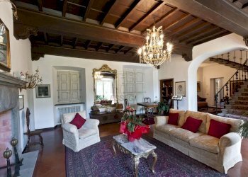 villa antica piscina colline lucchesi vendesi..jpg - Villa Viale Umberto I 148, Bagni di Lucca - foto 8