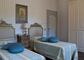 villa antica piscina colline lucchesi vendesi..jpg - Villa Viale Umberto I 148, Bagni di Lucca - foto 10