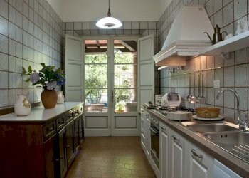 villa antica piscina colline lucchesi vendesi..jpg - Villa Viale Umberto I 148, Bagni di Lucca - foto 12