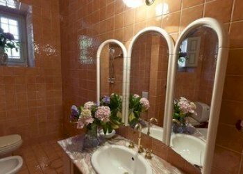 villa antica piscina colline lucchesi vendesi..jpg - Villa Viale Umberto I 148, Bagni di Lucca - foto 15