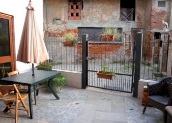 cortile - Casa indipendente via Camillo Benso Conte di Cavour, Crescentino - foto 6