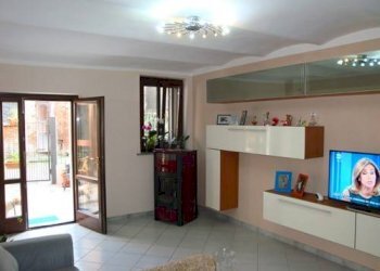 soggiorno - Casa indipendente via Camillo Benso Conte di Cavour, Crescentino - foto 7
