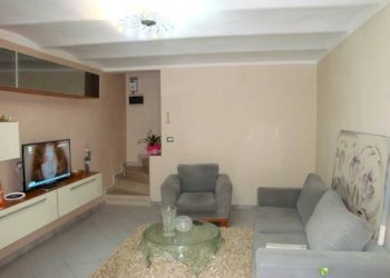 soggiorno - Casa indipendente via Camillo Benso Conte di Cavour, Crescentino - foto 9