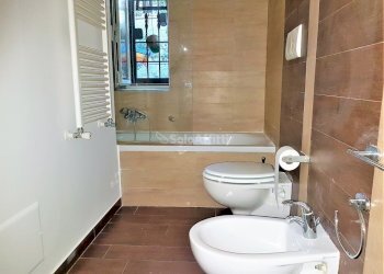 BAGNO CON VASCA - Appartamento Via Mandracchio a Nazareth, Napoli - foto 13
