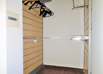 CABINA ARMADIO - Appartamento Via Mandracchio a Nazareth, Napoli - foto 19