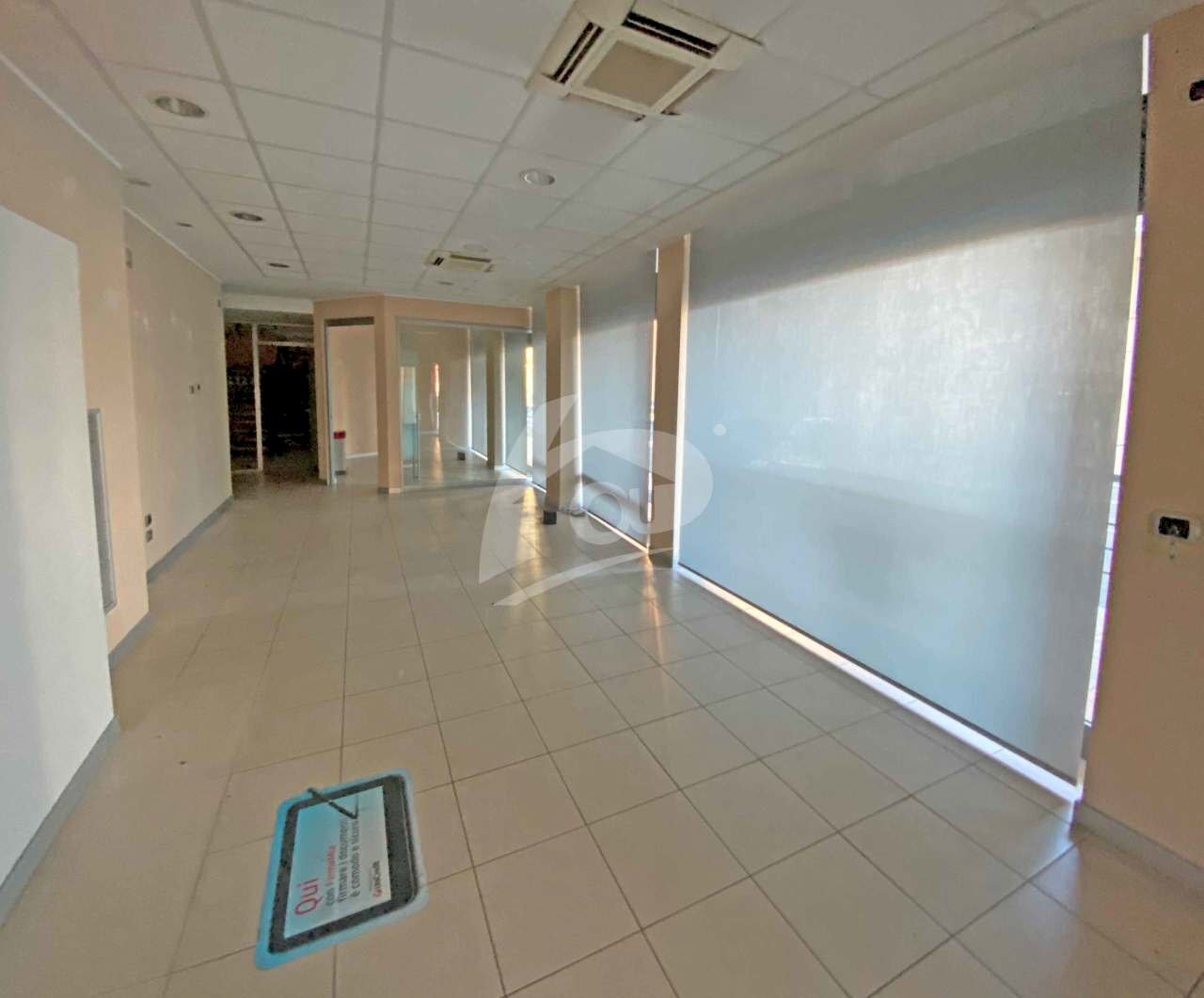 atrio.jpg - Locale Commerciale Via Armando Diaz 2, Laveno-Mombello - foto 3